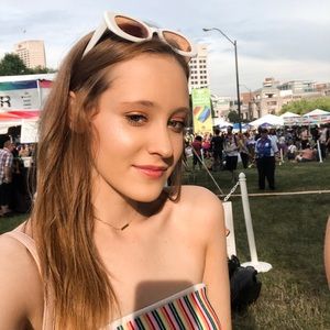 Meet your Posher, Becca